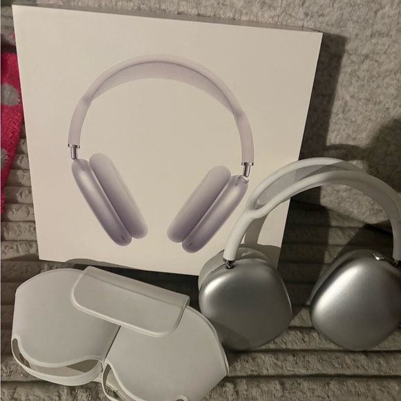 Apple airpod pro max Over-Ear Headphones in Silver